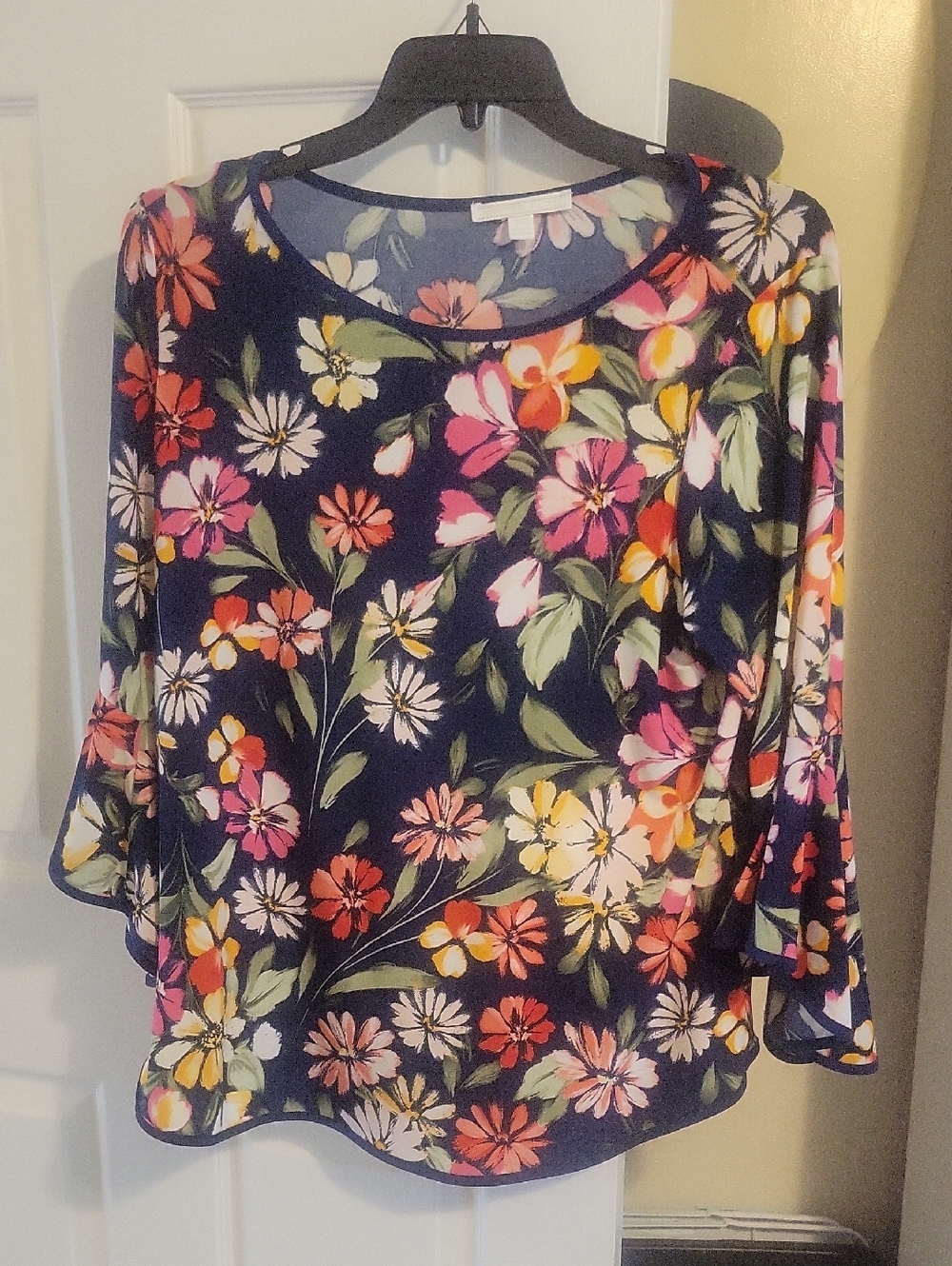 Juniper & Lime Sz1X Floral Navy Scoop neck Blouse Ruffle  Sleeves - Multicolor